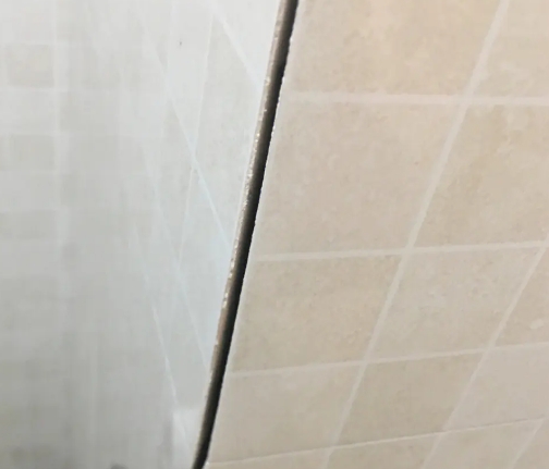 池州市瓷砖空鼓维修公司分享阳台瓷砖脱落的修复过程可以分为以下几个步骤