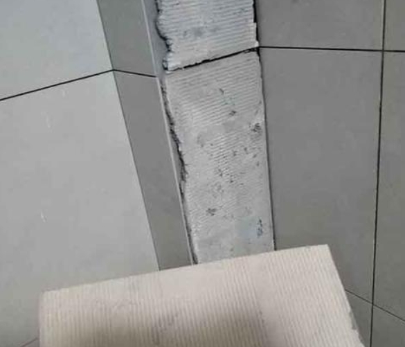 池州市瓷砖空鼓维修公司分享下厨房瓷砖脱落的补救措施。